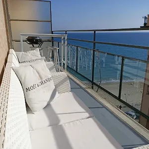 Casa Di Noemi - Seafront With Parking Apartment Savona